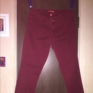 ⭐️Bongo Size 7 Burgundy Skinny Jeans⭐️